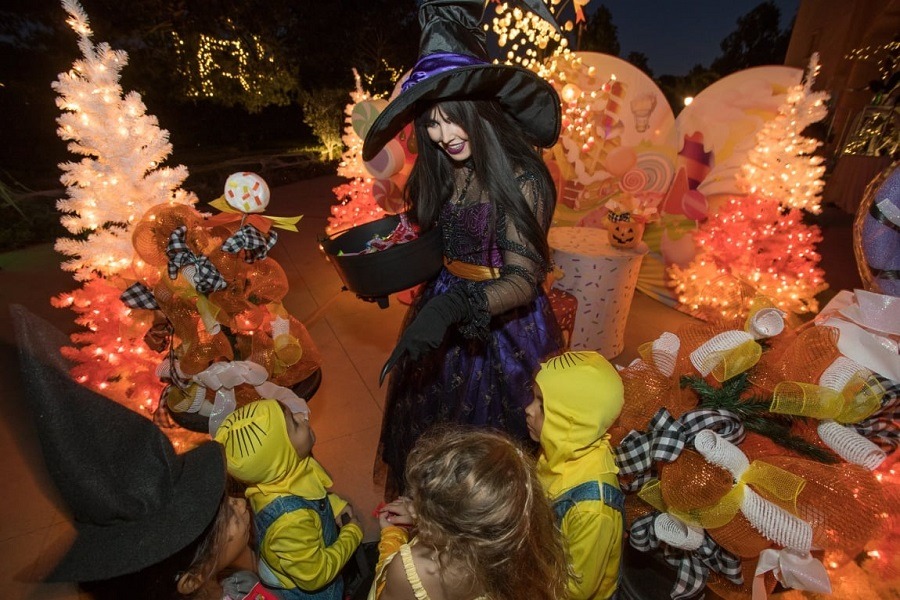 Trick-or-Treating in Del Mar: Spooktacular Extravaganza at Luxury Resort